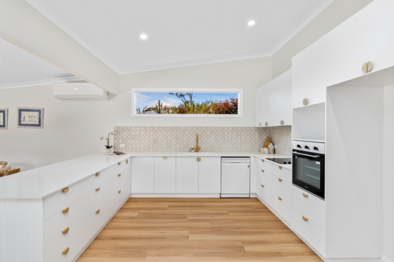 Kitchen with breakfast bar and highlight window