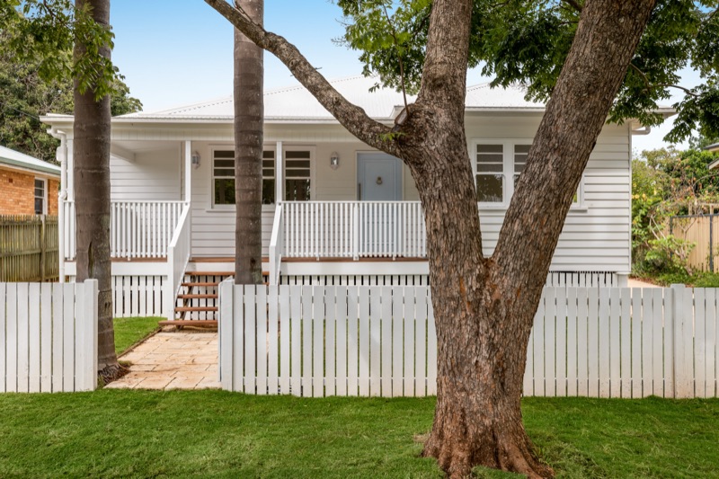 Front of the cottage under the palms